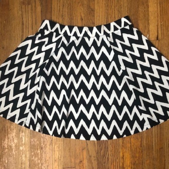 Aeropostale Skater Skirt Black White Zig Zag - Picture 2 of 4